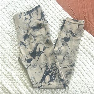 NWOT - Fit Booty - Gray and Blank Marble Leggings